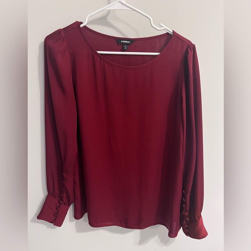 Burgundy express blouse with buttons on arm